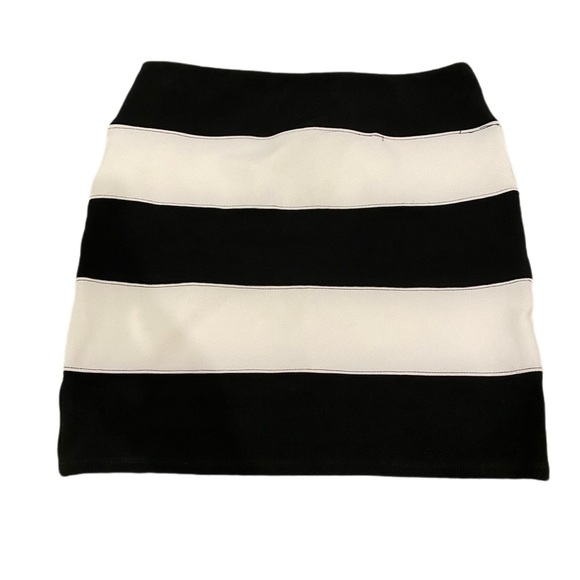 Xhilaration Striped Mini Skirt - Small - White, Black - Picture 1 of 6
